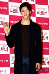 组图：《完美搭档》首尔发布 金慧善等盛装出席