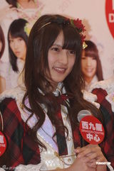 组图：日本组合AKB48成员香港会歌迷热情亲民