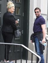 组图：休-杰克曼健身房狂练肌肉 卖力满头大汗