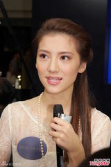 组图：吴千语向往简约婚礼 拔牙戴箍被误认整形