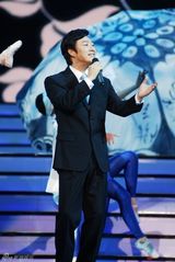 高清图：群星闪耀东方卫视跨年 五月天摇滚全场