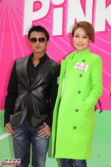 组图：容祖儿否认崩溃不恨何韵诗 谢霆锋现身力挺