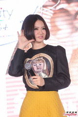 组图：戚薇发公益写真升级3D芳香版