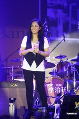 组图：李治廷带病开演唱会 卫兰任嘉宾叶德娴等捧场