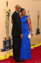 高清组图：第82届奥斯卡红毯 莫妮克和老公深情相望 