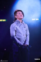 高清图：郑伊健个唱感谢蒙嘉慧 四度返场唱到哭