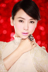 组图：翁虹贺岁写真曝光 温暖传递幸福正能量