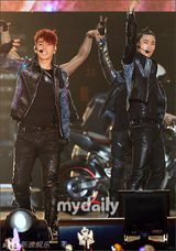 幻灯图：组合2PM举行首场演唱会 2AM作为嘉宾助兴