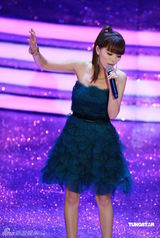 幻灯：香港金像奖现场 阿兰献唱《赤壁》主题曲 