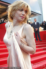 高清组图：《为父寻仇》首映西恩-潘摆酷 格温助阵