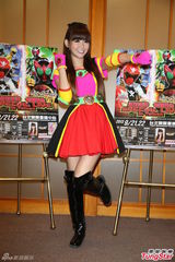 组图：蝴蝶姐姐变骑士公主 挺罗志祥撕信为效果