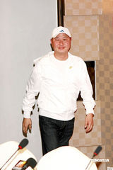 幻灯图：郑中基否认因花心分手 谈阿Sa(蔡卓妍)双眼红红