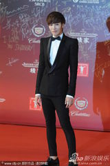 组图：韩国男星鲁敏宇帅气有型