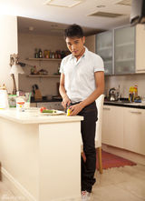 高清图：霍政谚拍生活写真 邻家大男孩展率真本色