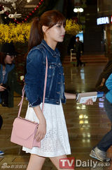 组图：少女时代赴日开唱 素颜休闲装扮亮相机场