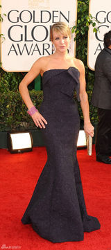 高清图：杰斯-琳吉斯硕大彩色钻石耳环引人注目