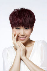 组图：谢霆锋千万代言护肤品 与钟舒漫齐齐北上掘金