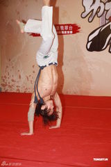 组图：惠英红低胸出镜否认旧绯闻 无线功夫新星打响