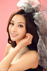 组图：张俪获封时尚宠儿 拍杂志大片彰显公主范