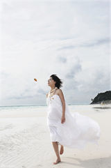 幻灯图：张茜菲律宾拍唯美大片 享受碧海蓝天浪漫