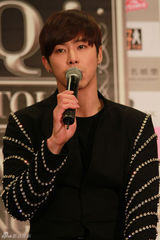 高清组图：东方神起香港火爆开唱 劲舞引疯狂