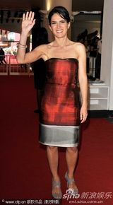 高清图：《黑羊》首映式 导演阿卡西奥变“轿夫”