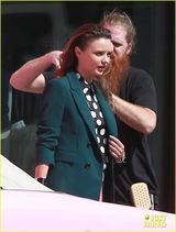 组图：可儿拍时尚大片 奥兰多爱妻美艳复古