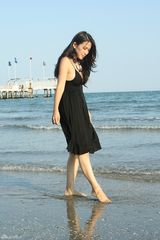 高清组图：《成都，我爱你》主创海滩漫步轻松惬意