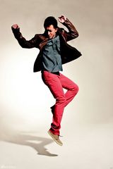 组图：韩庚登杂志封面演绎简单先生 暑期发行新专辑