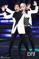 组图：2013韩国小姐决选上演泳装秀 SHINee助兴