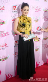 组图：群星闪耀新人盛典红毯 黑白色系成主打