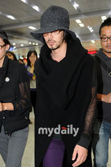 组图：日本演员小田切让飞抵釜山金海机场