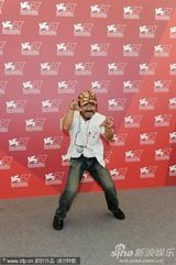 高清图：《极限迷宫》发布会 导演清水崇变蜘蛛人