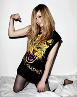 高清图：艾薇儿登澳大利亚版《FHM》封面秀香肩