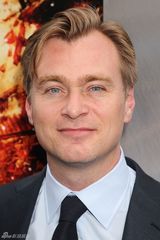 组图：贝尔和哈迪携妻甜蜜亮相《蝙蝠侠》首映