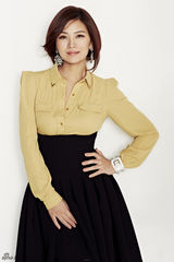 组图：曹曦文熟女系写真 笑容温暖女人味足