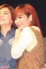 组图：SHE合体Selina被催生Hebe急当人妻