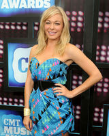 高清图：乡村音乐协会奖 莉安-莱姆斯蓝裙秀香肩