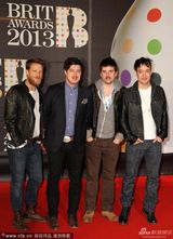 组图：2013全英音乐奖男星帅气亮相红毯