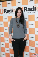 组图：王馨平接受访问 自曝将重游蜜月地澳洲