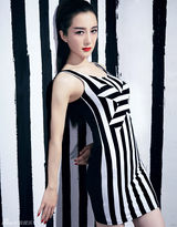 组图：李依晓时尚大片黑白条纹彰显百变气质