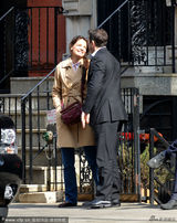 组图：前阿汤嫂凯蒂与神秘男子共餐 拥抱亲昵