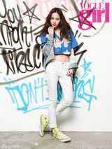 组图：f(x)Krystal代言秀雪肤 与男模清新上阵