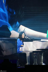 组图：TOP榜歌手祈福雅安 李宇春获全能艺人