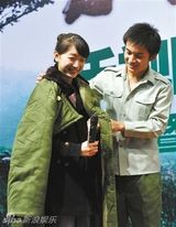 组图：刘德华军大衣走红 范冰冰赵本山都穿过