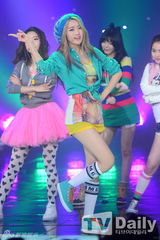 组图：RainbowAOA等亮相《The Show》劲歌热舞