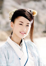 组图：黄圣依发古装扮相合辑 灵气中透甜美温情