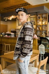 组图：最帅地铁司机迷倒女网友 俊朗外形当模特