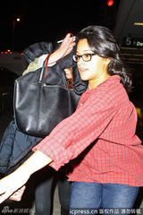 组图：赛琳娜比伯再次分手后现身机场避狗仔