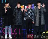 组图：韩星IU与好友秀智主持歌谣大战 众星云集